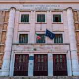 ...ed � caratterizzato da differenze cromatiche date dalla pietra bianca di Bisceglie e il tufo mazzaro